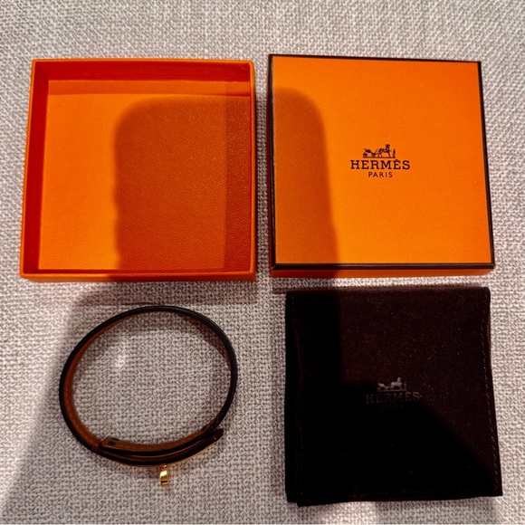 OFFER!✨Hermes Kelly lock bracelet✨ - Picture 3 of 6